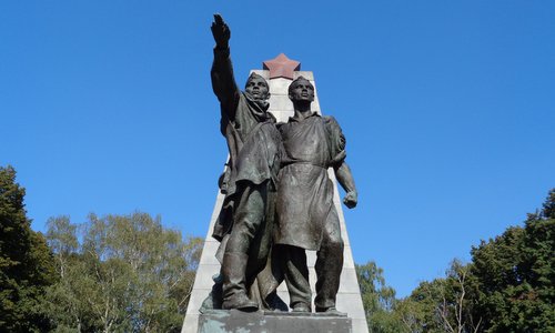 Památník Rudé Armády (Red Army Memorial), Komenského sady, Ostrava, Czech Republic - Copyright © 2017 Hendrik Böttger / runinternational.eu