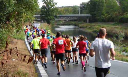 Ostravský maraton - The route runs along the River Ostravice. (Copyright © 2016 Hendrik Böttger / runinternational.eu)
