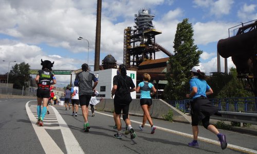 Ostravský maraton - Ostrava Marathon, Czechia - runners at the Dolní oblast Vítkovice (Copyright © 2016 Hendrik Böttger / runinternational.eu)
