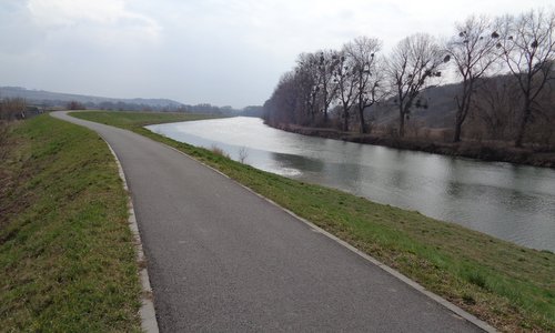 Bikeway along the Morava in Otrokovice, Czech Republic (Copyright © 2016 Hendrik Böttger / runinternational.eu)