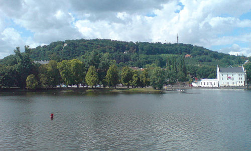 Petřín hill, Prague, Czech Republic (Author: Ijanderson977 / commons.wikimedia.org / Public Domain / photo modified by runinternational.eu)