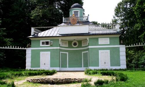 The Lázničky building in the Terčině údolí park in Czechia (Author: Karelj / commons.wikimedia.org / public domain / image cropped by runinternational.eu)