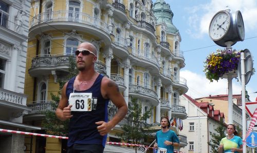 SpaRun, Mariánské Lázně (Marienbad), Czechia - runners on Hlavní třída - Copyright © 2017 Hendrik Böttger / runinternational.eu