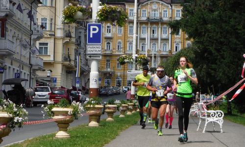 SpaRun - runners at the Grandhotel Pacifik in Mariánské Lázně (Marienbad), Czechia --- Copyright © 2019 Hendrik Böttger / runinternational.eu