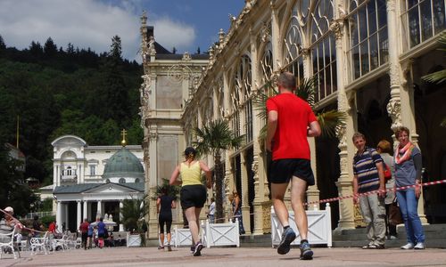 SpaRun 2016 - runners at the Kolonáda Maxima Gorkého (Copyright © 2016 Hendrik Böttger / runinternational.eu)