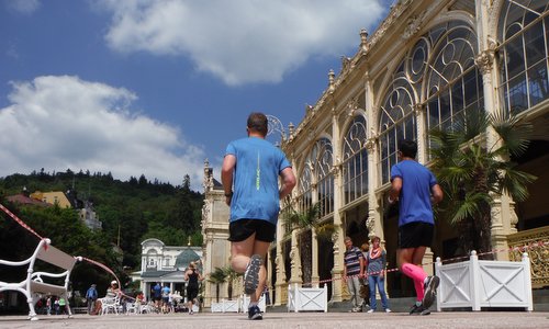 SpaRun - runners at the Kolonáda Maxima Gorkého (Copyright © 2018 Hendrik Böttger / runinternational.eu)