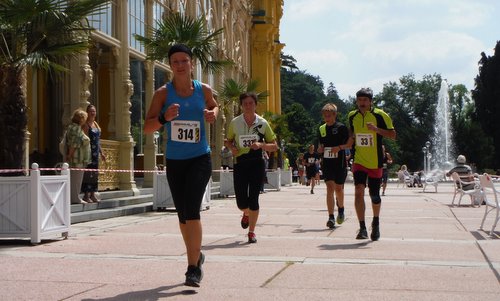 SpaRun Mariánské Lázně (Marienbad), Czechia - runners at the Kolonáda Maxima Gorkého (Copyright © 2017 Hendrik Böttger / runinternational.eu)