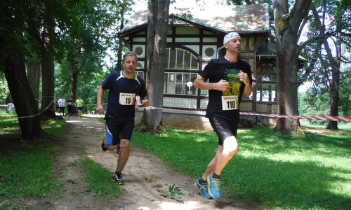SpaRun, Mariánské Lázně (Marienbad), Czechia - runners at the Rudolfův pramen (Copyright © 2019 Hendrik Böttger / runinternational.eu)
