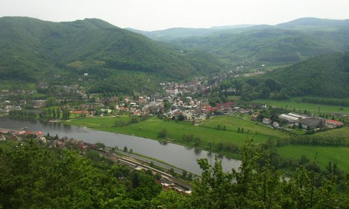 Ústecký maraton - The route runs through the village of Velké Březno (Author: User:Miaow Miaow / commons.wikimedia.org / public domain / image modified by runinternational.eu)