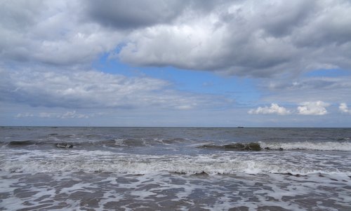 Cloudy sky over the sea (Copyright © 2016 Hendrik Böttger / runinternational.eu)