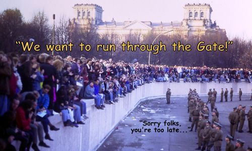 Berlin November 1989 - at the Brandenburg Gate (Copyright © 2012 Hendrik Böttger)