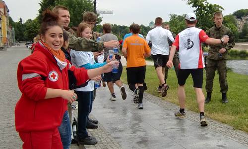 Europamarathon 2012 - drink station in Zgorzelec in Poland (Copyright © 2012 runinternational.eu)