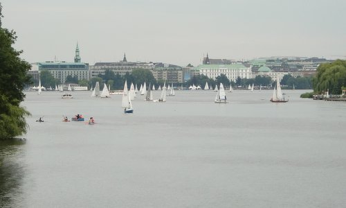 The Alster lake in Hamburg, Germany (Copyright © 2015 Hendrik Böttger / runinternational.eu)