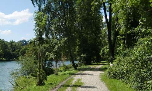 Footpath on the Mitterwöhr island, Landshut, Germany (Copyright © 2013 Hendrik Böttger, Run International EU)