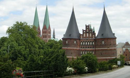 Holstentor and Marienkirche, Lübeck, Germany (Copyright © 2014 Hendrik Böttger / runinternational.eu)