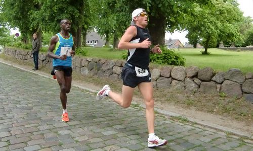 Paul Muluve (1) and Patrick Raabe (544) (Copyright © 2012 runinternational.eu)