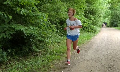 Rund um Ratekau 2012, 5km runners on a dirt road (Copyright © 2012 runinternational.eu)