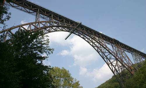 Müngstener Brücke, between Remscheid and Solingen, Germany (Photo: Christian Olsen / commons.wikimedia.org / public domain / photo cropped by runinternational.eu)