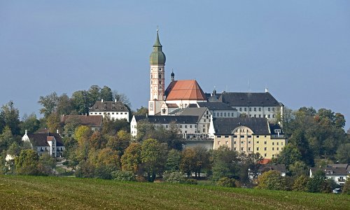 Andechs Abbey (Kloster Andechs) -- Author: Fentriss / commons.wikimedia.org / CC0 1.0 Universal Public Domain Dedication / Photo modified by runinternational.eu