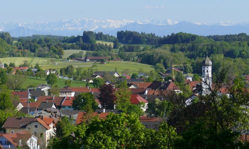 View of the Alps from Andechs Abbey (Kloster Andechs) -- Author: Hermann Luyken / commons.wikimedia.org / CC0 1.0 Universal Public Domain Dedication / Photo modified by runinternational.eu