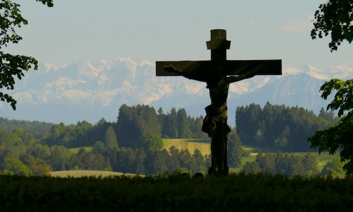 The Alps as seen from Andechs Abbey (Kloster Andechs) -- Author: Hermann Luyken / commons.wikimedia.org / CC0 1.0 Universal Public Domain Dedication / Photo modified by runinternational.eu