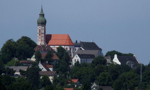 Andechs Abbey (Author: Mattana / commons.wikimedia.org / Public Domain / Photo modified by runinternational.eu)