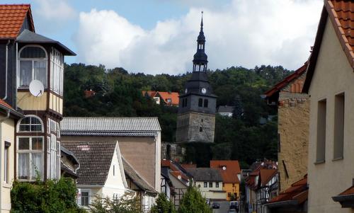 The leaning church tower of the Oberkirche in Bad Frankenhausen, Germany (Copyright © 2014 Hendrik Böttger / runinternational.eu)