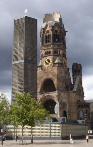 Kaiser-Wilhelm-Gedächtniskirche, Berlin (Author: Shaqspeare / commons.wikimedia.org / public domain / image cropped by runinternational.eu)