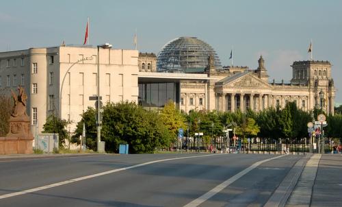 The Reichstag building as seen from Moltke Bridge, Berlin, Germany (Copyright © 2015 Hendrik Böttger / runinternational.eu)