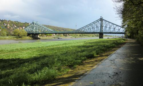Blaues Wunder, a bridge across the River Elbe in Dresden, Germany (Photo: Copyright © 2018 Hendrik Böttger / runinternational.eu)