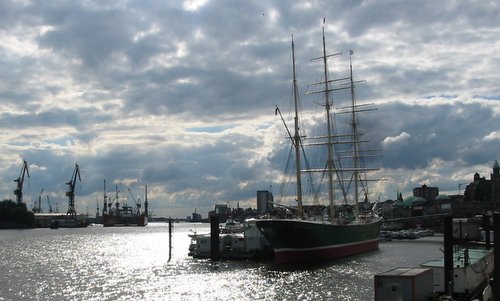 The Rickmer Rickmers museum ship in Hamburg, Germany (Author: Manfred Hartmann at German Wikipedia / public domain / photo cropped by runinternational.eu)