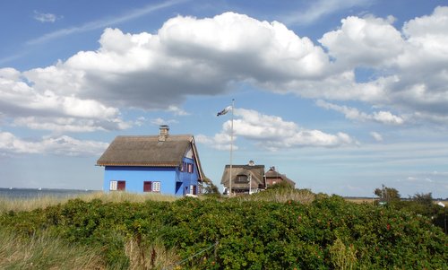 Heiligenhafen - cottages on the beach of the Graswarder sandspit (Copyright © 2016 Hendrik Böttger /runinternational.eu)