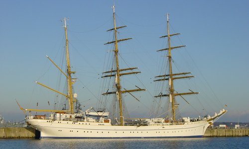 The Gorch Fock in Kiel (Author: ProfessorX at German Wikipedia / public domain / photo cropped by runinternational.eu)