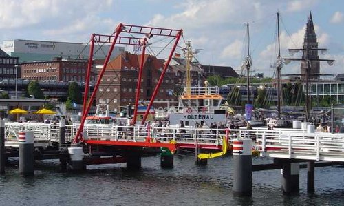 Hörnbrücke, Kiel, Germany -- Author: Xeospeed / commons.wikimedia.org / public domain / photo cropped by runinternational.eu