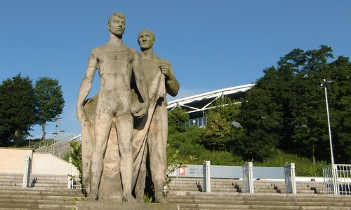 Statue at the Red Bull Arena in the Sportforum Leipzig, Germany (Copyright © 2018 Hendrik Böttger / runinternational.eu)