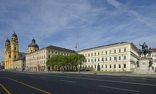 Odeonsplatz, Munich, Germany (Author: Fentriss / commons.wikimedia.org / Creative Commons CC0 1.0 Universal Public Domain Dedication / photo cropped by runinternational.eu)