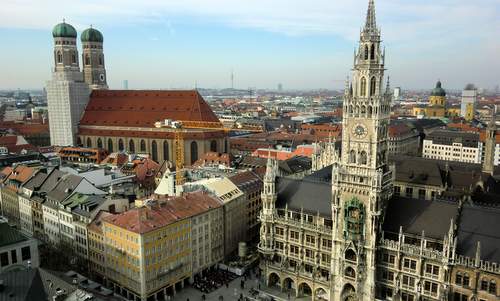 Neues Rathaus and Frauenkirche in Munich, Germany (Copyright © 2015 Anja Zechner / runinternational.eu)