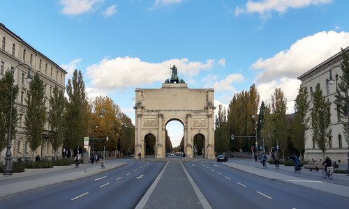 Siegestor, Munich, Germany (Author: SuPich / commons.wikimedia.org / Creative Commons CC0 1.0 Universal Public Domain Dedication / photo cropped by runinternational.eu)