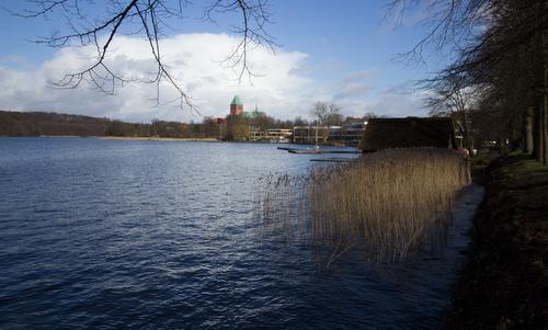 Ratzeburger See and the Cathedral of Ratzeburg, Schleswig-Holstein, Germany (Author: ubahnverleih / commons.wikimedia.org / CC0 1.0 Universal Public Domain Dedication / photo cropped by runinternational.eu)