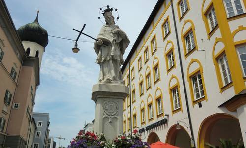 Nepomuk-Brunnen, Max-Josefs-Platz, Rosenheim, Germany (Copyright © 2015 Hendrik Böttger / runinternational.eu)