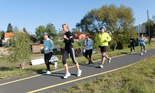 Szaggasd az aszfaltot! - a 10k race and half marathon in Bagod, Hungary (Copyright © 2015 Hendrik Böttger / runinternational.eu)