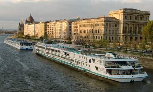 River Danube, Budapest, Hungary (Copyright © 2014 Hendrik Böttger / Run International EU)
