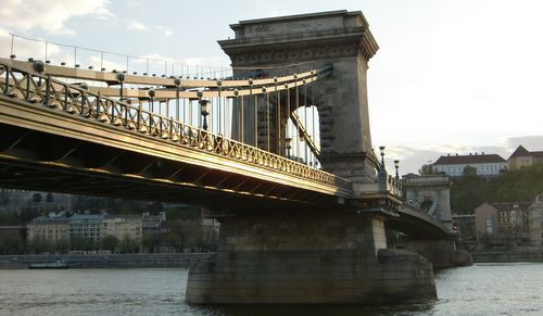 Budapest, Lánchíd/Chain Bridge (Copyright © 2011 runinternational.eu)