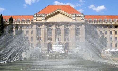 Debrecen University (Copyright © 2010 Hendrik Böttger / runinternational.eu)