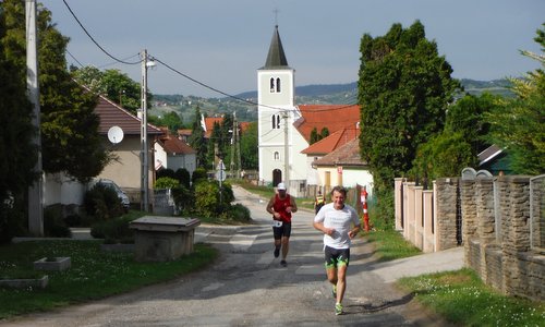 Hévízi Futófesztivál: Runners in Egregy, Hévíz, Hungary (Copyright © 2019 Hendrik Böttger / runinternational.eu)