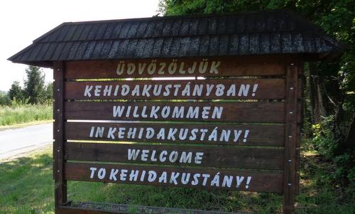 Welcome to Kehidakustány - The route of the Run for Preemies passes this road sign in Kehidakustány, Hungary (Copyright © 2017 Hendrik Böttger / runinternational.eu)