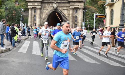 NATO RUN, Budapest, Hungary - Runners at the tunnel under Buda Castle (Photo by courtesy of Budapesti Atlétikai Szövetség)