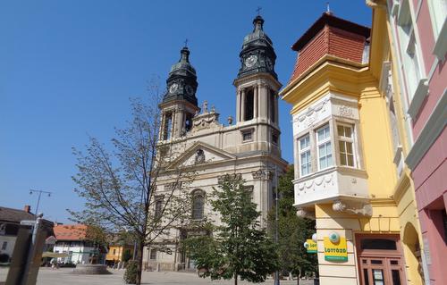The Great Church on the main square of Pápa, Hungary (Photo: Copyright © 2020 Hendrik Böttger / runinternational.eu)