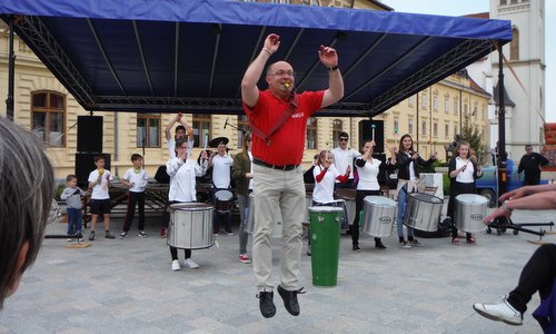 Futás a koraszülöttekért - Run for Preemies, Hungary - drummers in Keszthely (Copyright © 2017 Hendrik Böttger / runinternational.eu)