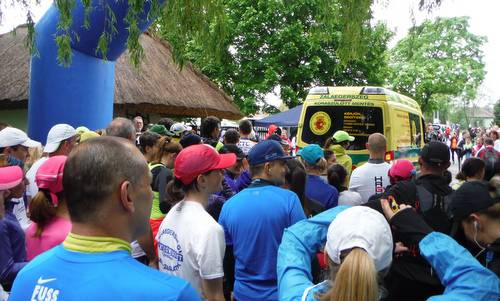 Futás a koraszülöttekért - start at the Göcseji Falumúzeum in Zalaegerszeg (Copyright © 2017 Hendrik Böttger / runinternational.eu)